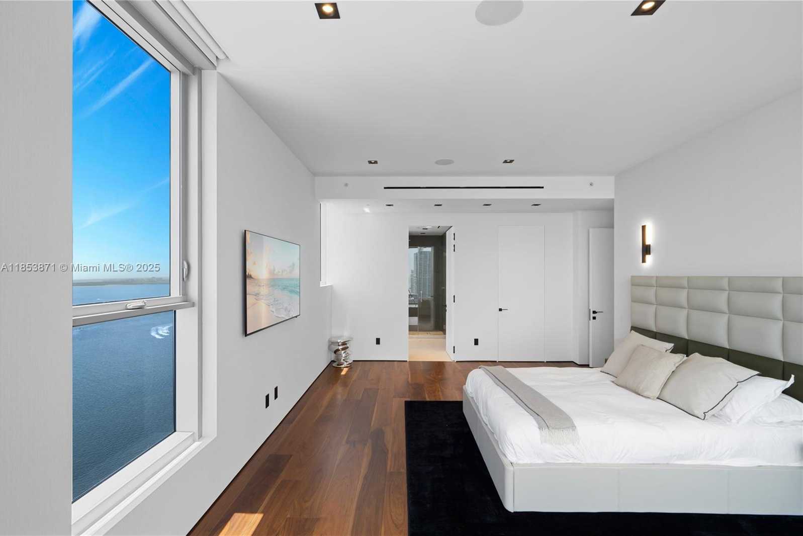 Small Image of 1300 BRICKELL BAY DR #4401, Miami Number 56