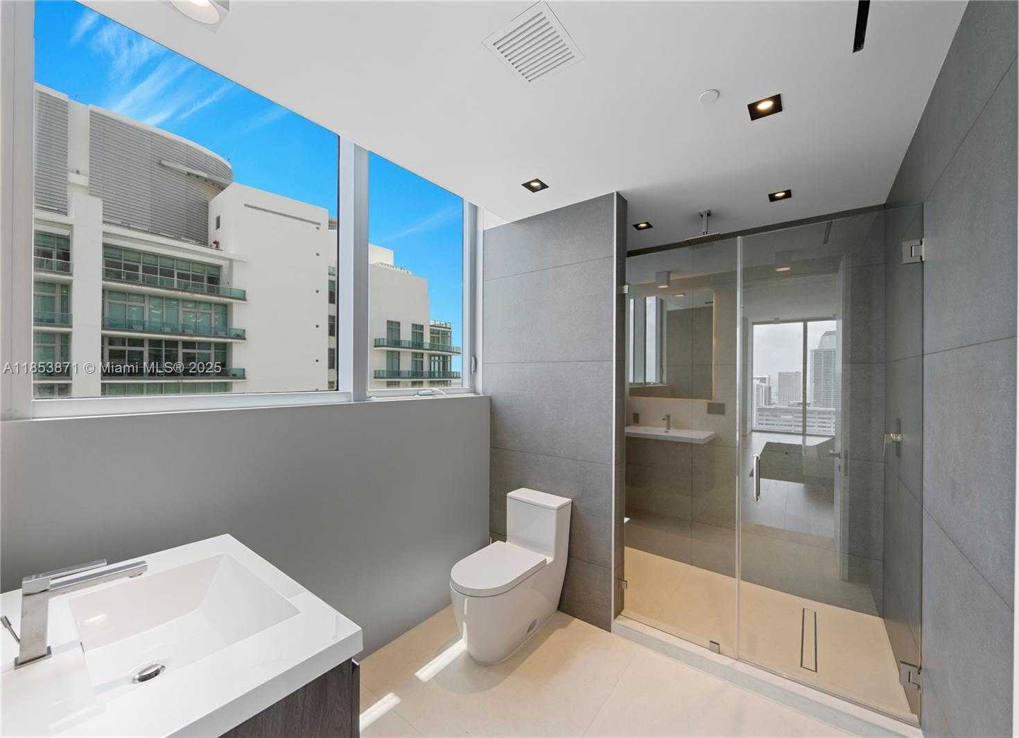 Small Image of 1300 BRICKELL BAY DR #4401, Miami Number 57