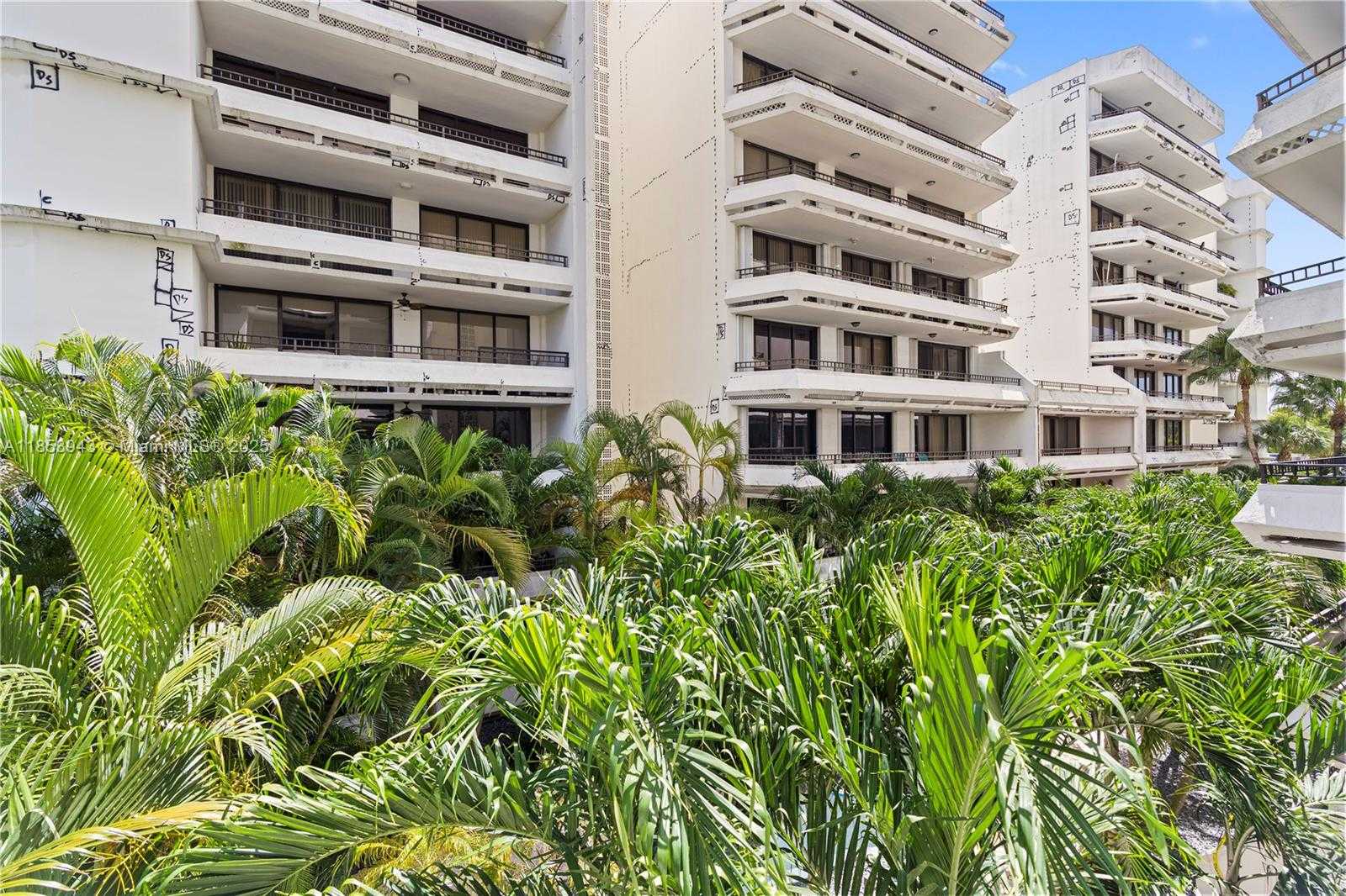 Small Image of 13953 KENDALE LAKES CR #305B, Miami Number 10