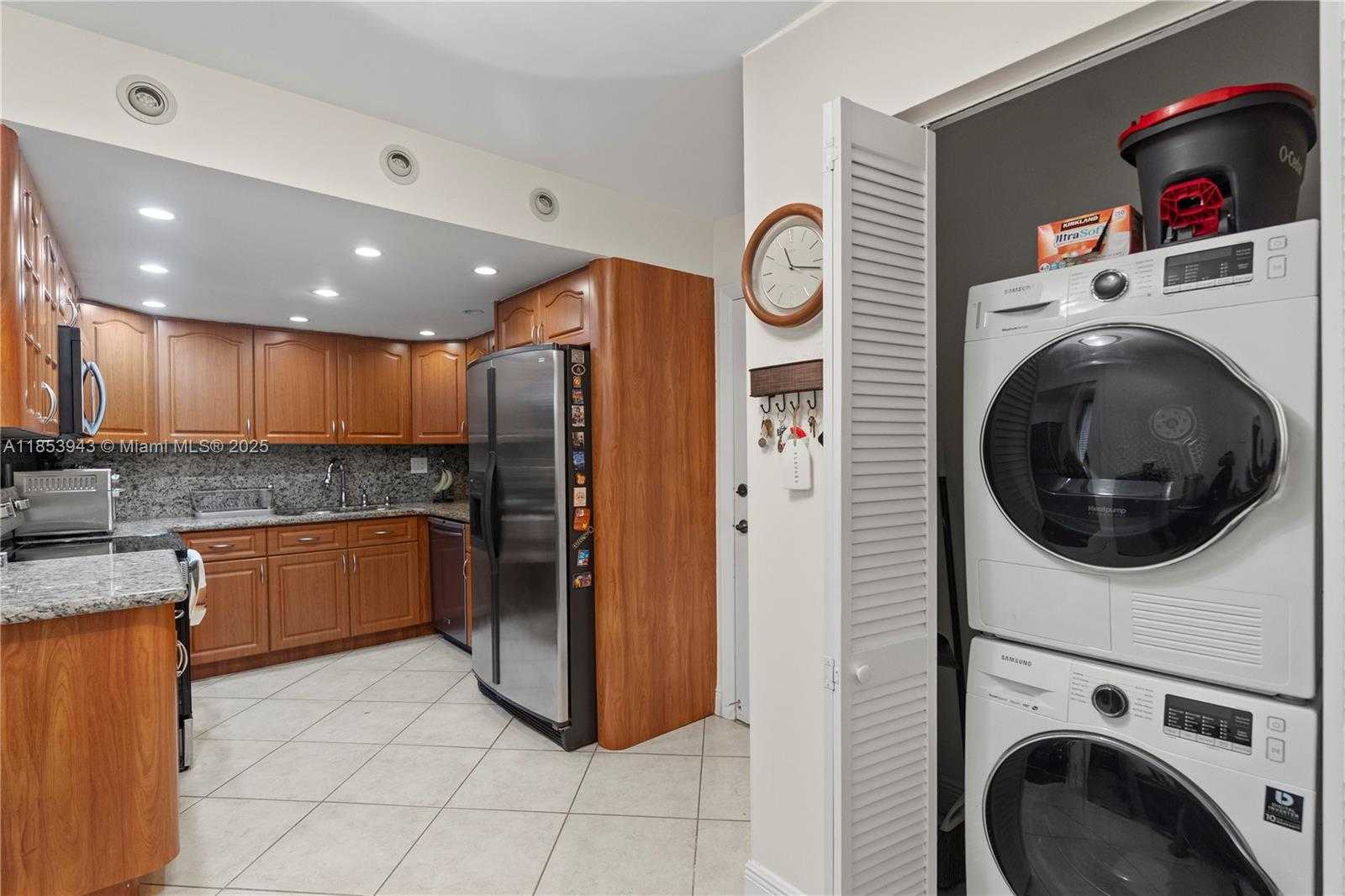 Small Image of 13953 KENDALE LAKES CR #305B, Miami Number 22
