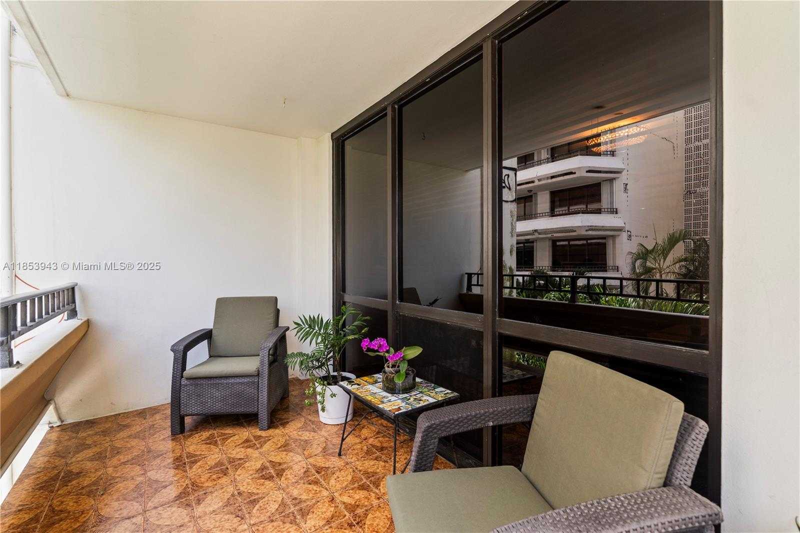 Small Image of 13953 KENDALE LAKES CR #305B, Miami Number 25
