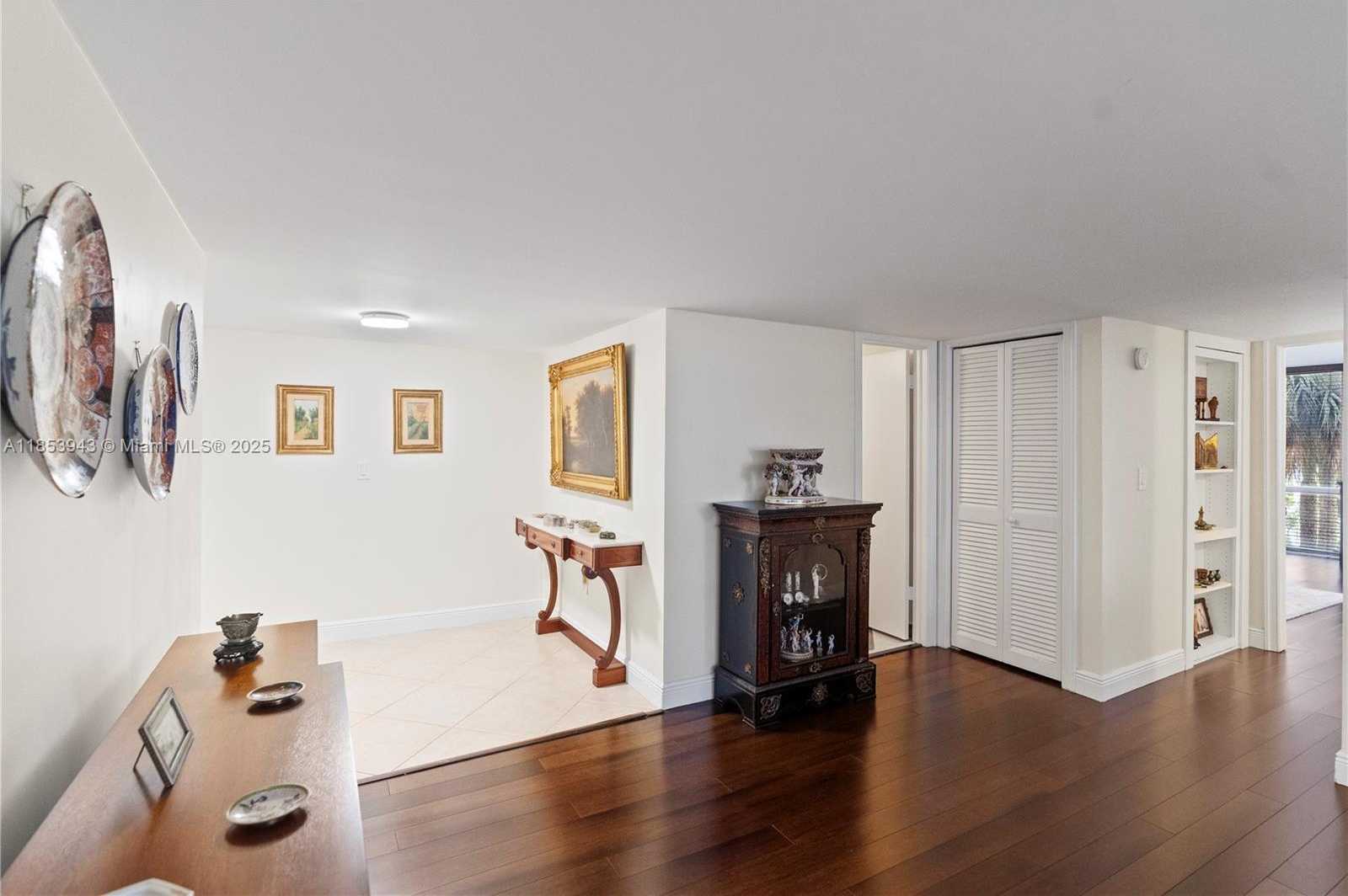 Small Image of 13953 KENDALE LAKES CR #305B, Miami Number 26