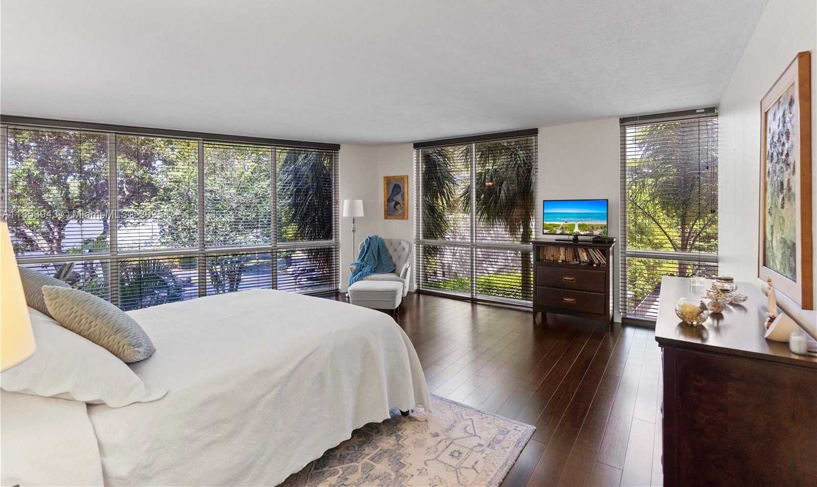 Small Image of 13953 KENDALE LAKES CR #305B, Miami Number 28