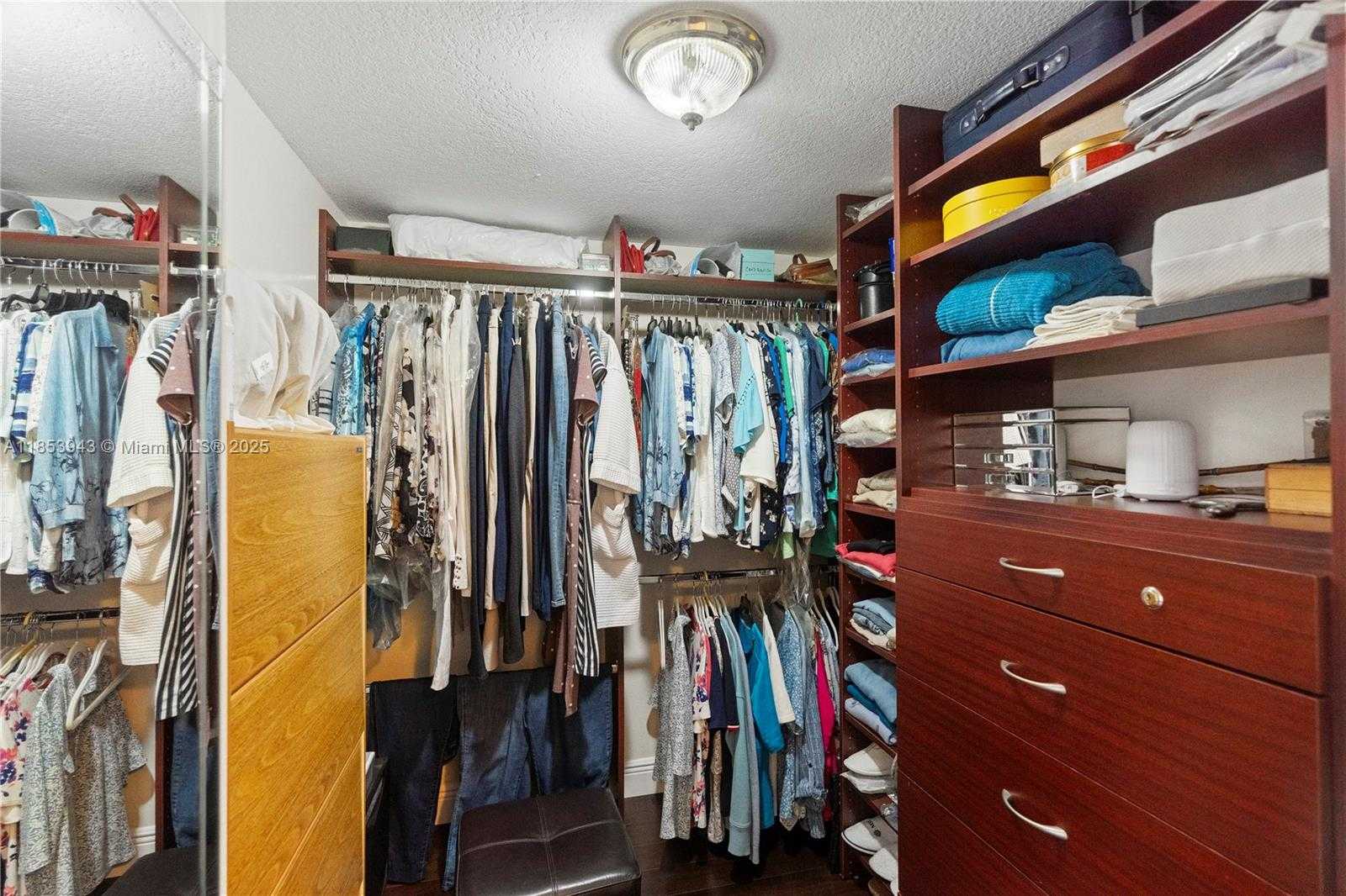 Small Image of 13953 KENDALE LAKES CR #305B, Miami Number 30