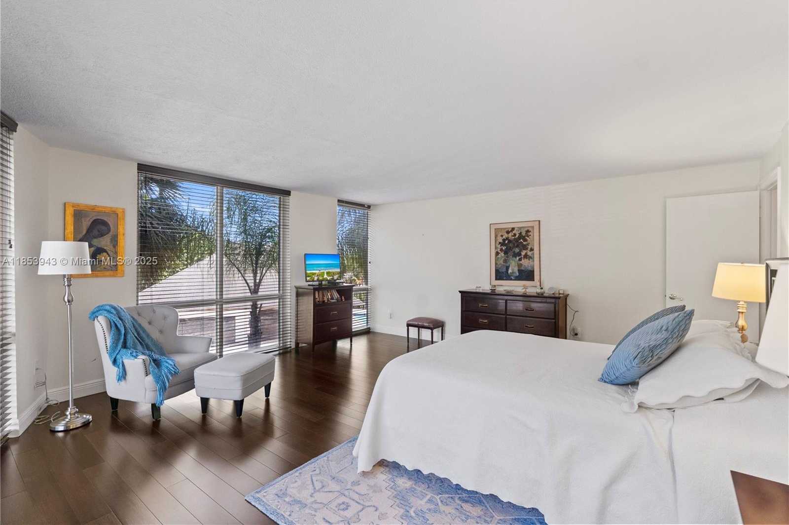 Small Image of 13953 KENDALE LAKES CR #305B, Miami Number 31