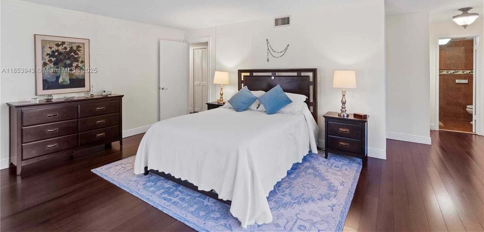 Small Image of 13953 KENDALE LAKES CR #305B, Miami Number 32