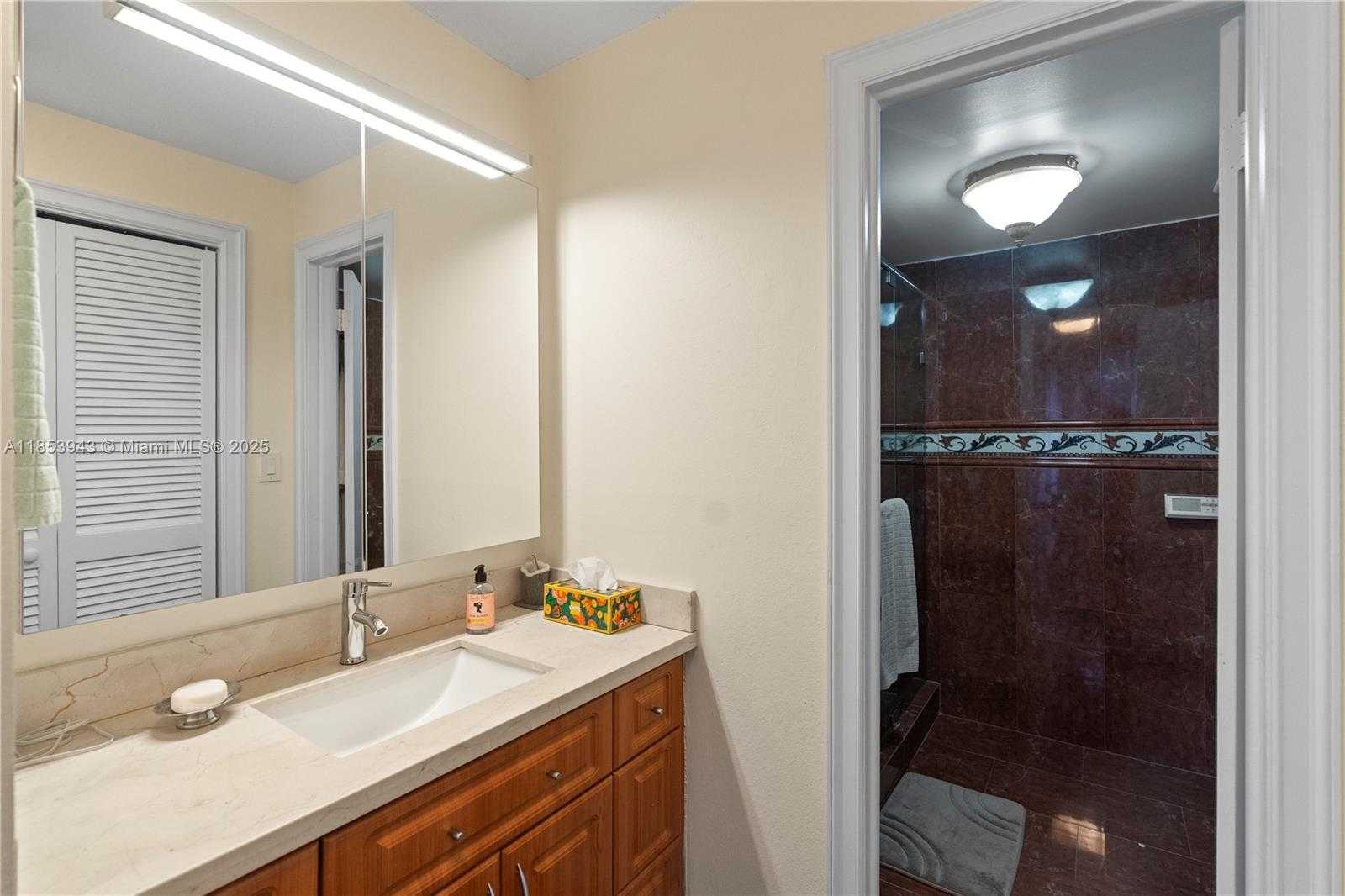Small Image of 13953 KENDALE LAKES CR #305B, Miami Number 33