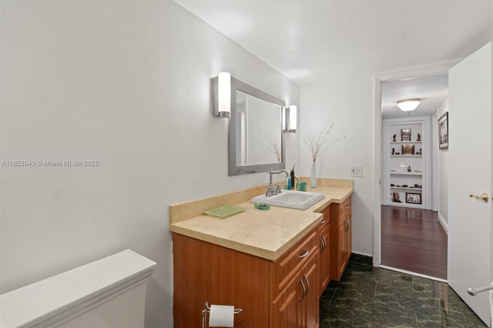 Small Image of 13953 KENDALE LAKES CR #305B, Miami Number 37