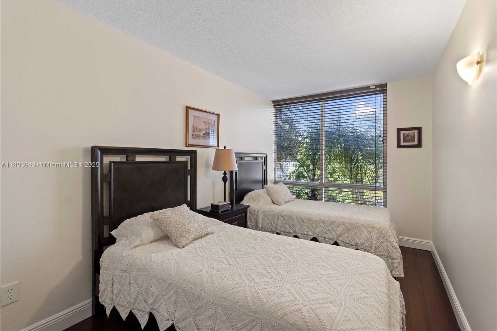 Small Image of 13953 KENDALE LAKES CR #305B, Miami Number 39