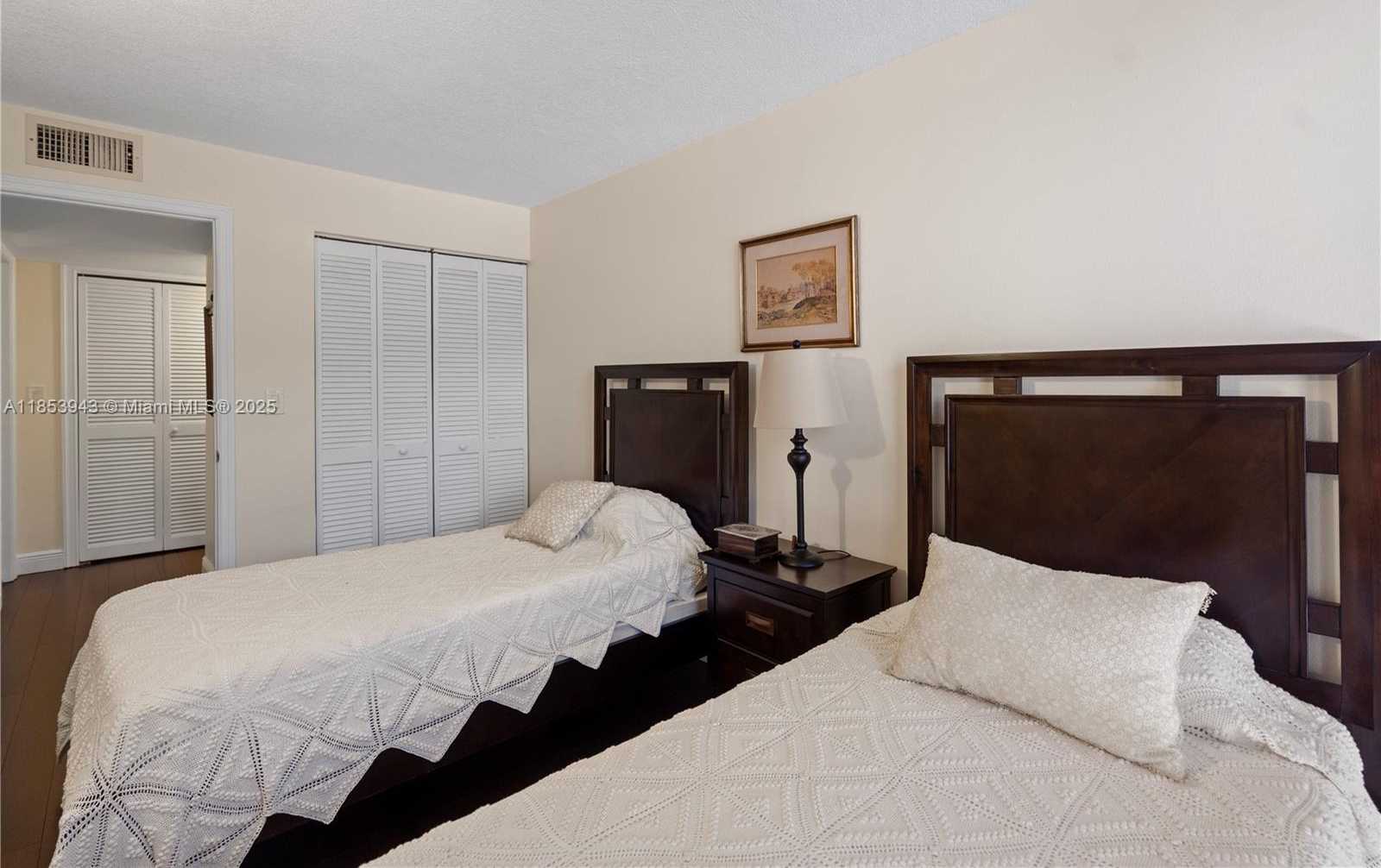 Small Image of 13953 KENDALE LAKES CR #305B, Miami Number 40