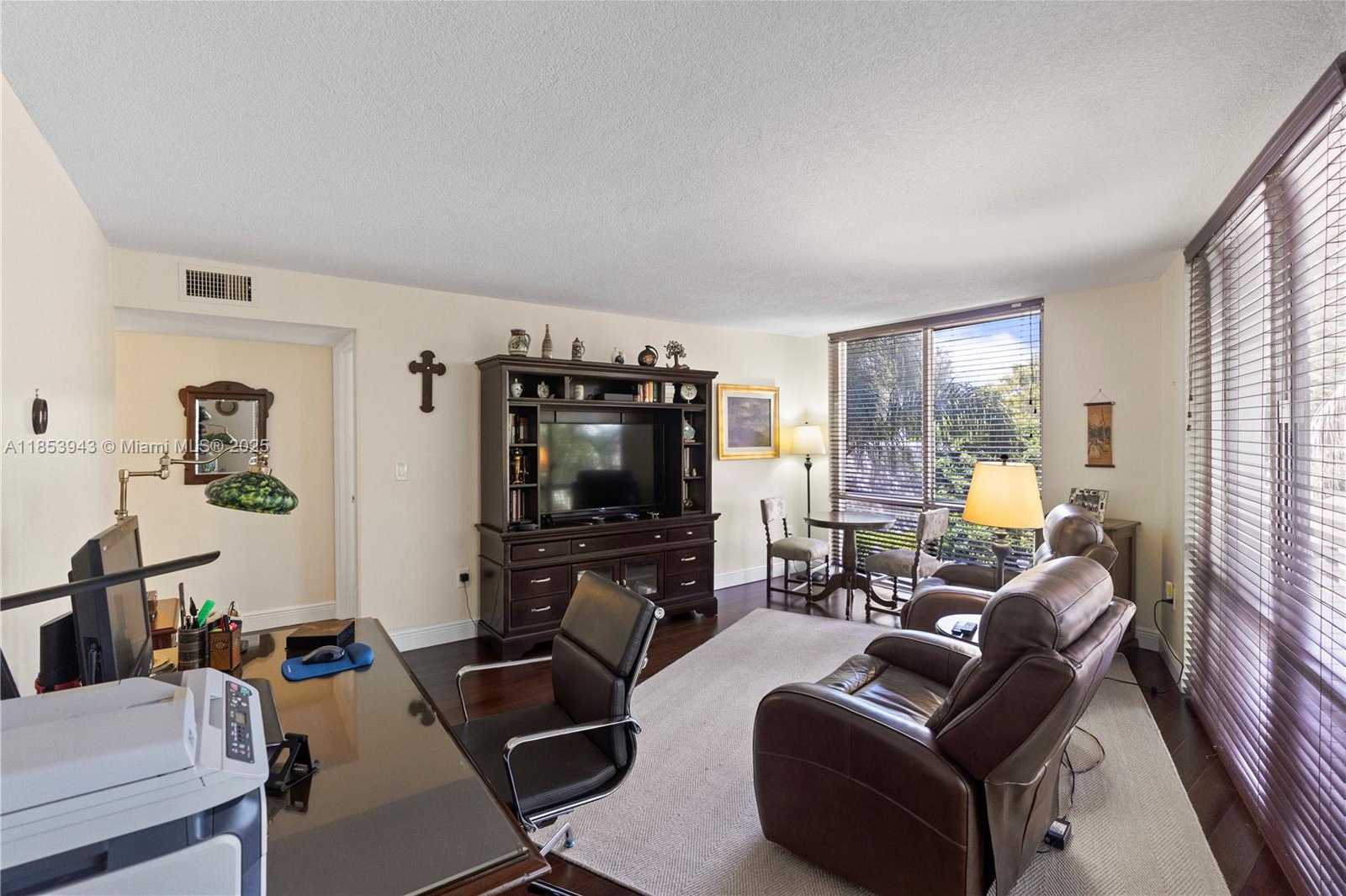 Small Image of 13953 KENDALE LAKES CR #305B, Miami Number 42