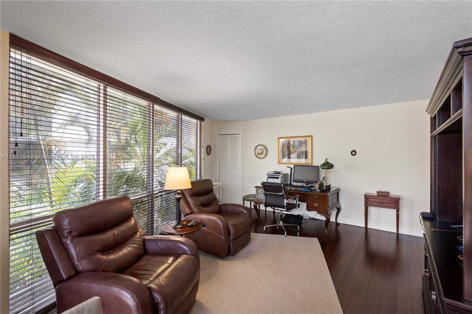 Small Image of 13953 KENDALE LAKES CR #305B, Miami Number 43