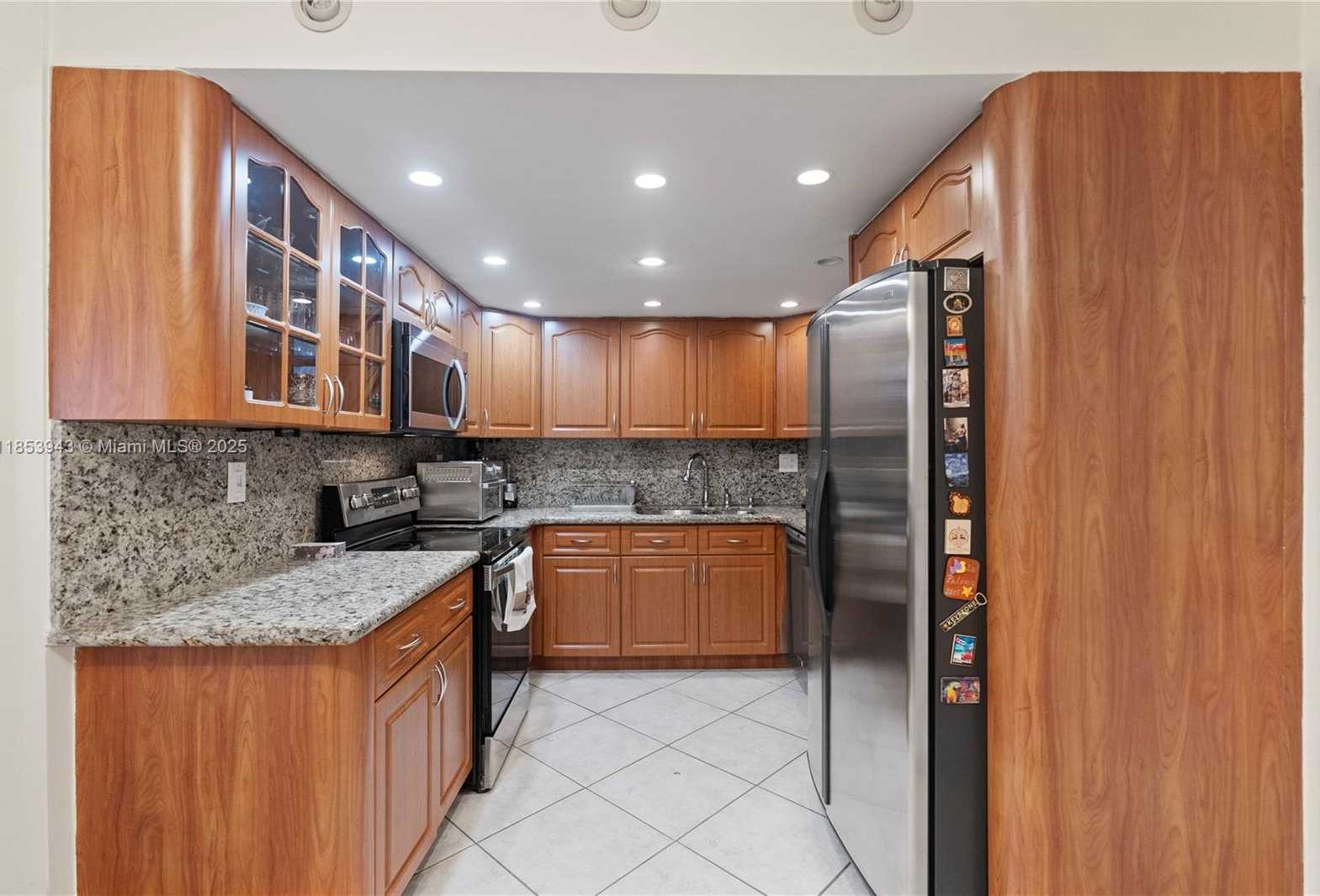 Small Image of 13953 KENDALE LAKES CR #305B, Miami Number 44
