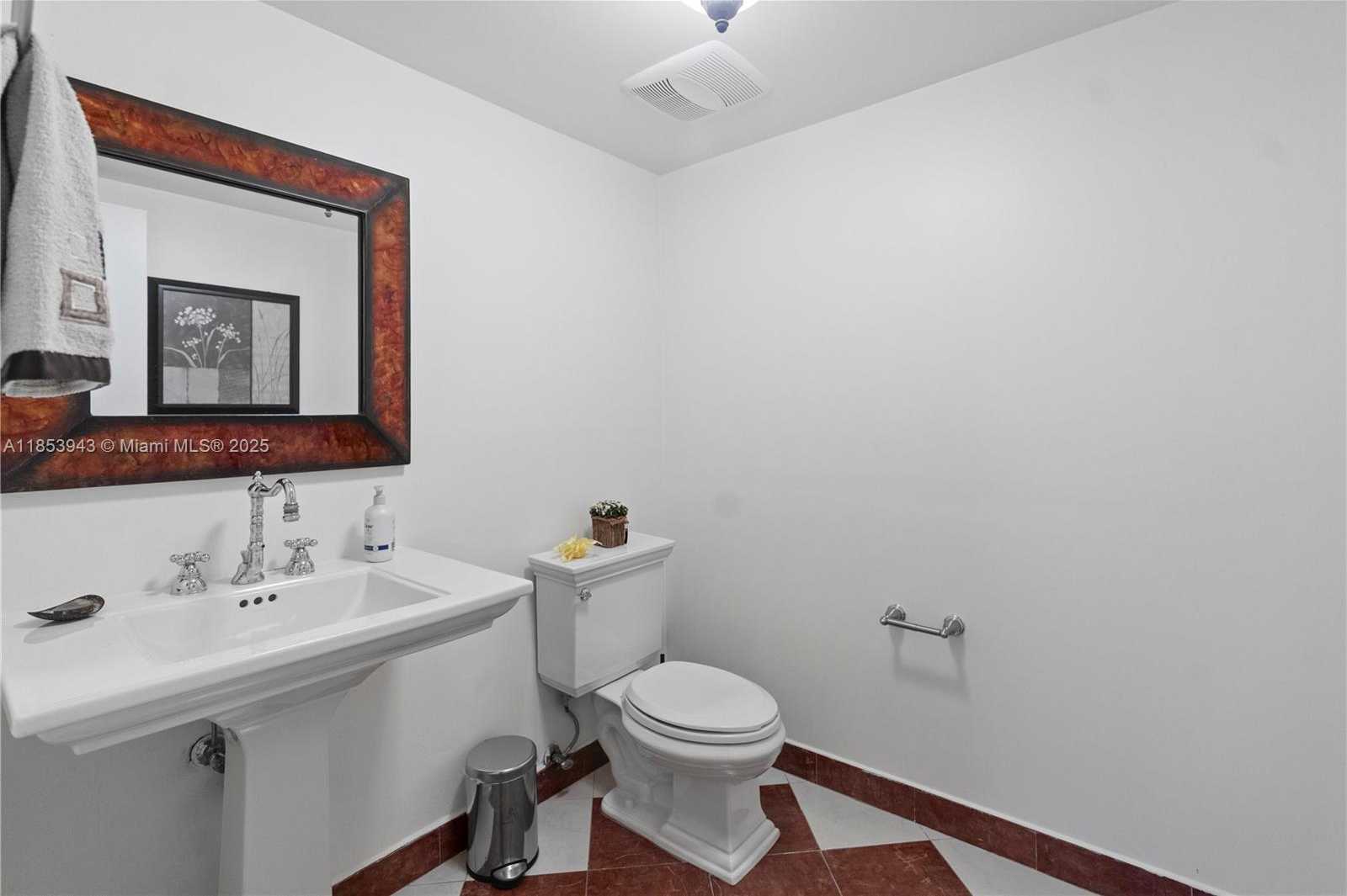 Small Image of 13953 KENDALE LAKES CR #305B, Miami Number 45