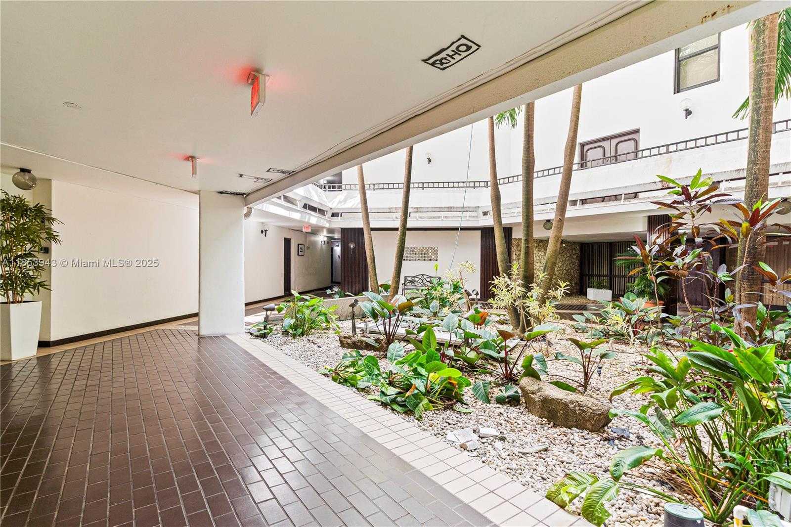 Small Image of 13953 KENDALE LAKES CR #305B, Miami Number 47