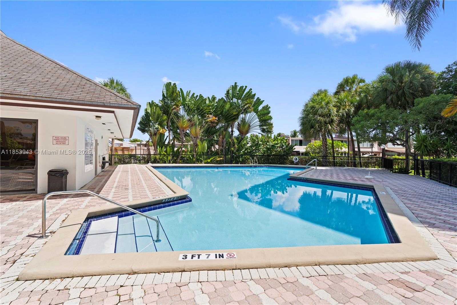 Small Image of 13953 KENDALE LAKES CR #305B, Miami Number 51