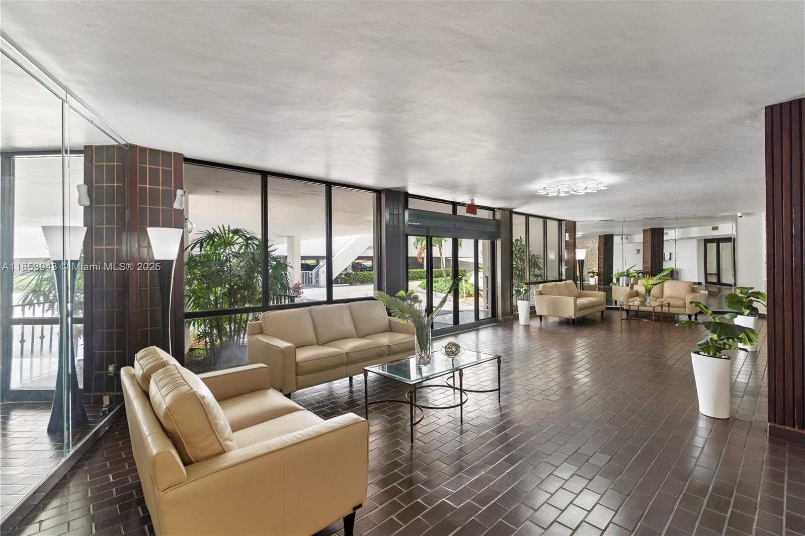 Small Image of 13953 KENDALE LAKES CR #305B, Miami Number 54