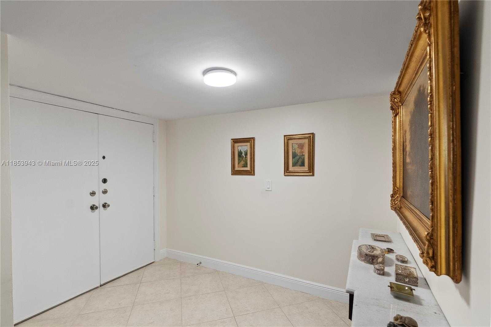 Small Image of 13953 KENDALE LAKES CR #305B, Miami Number 6
