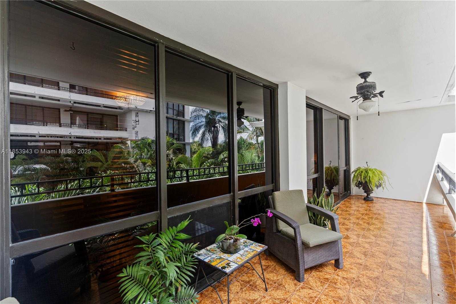 Small Image of 13953 KENDALE LAKES CR #305B, Miami Number 9
