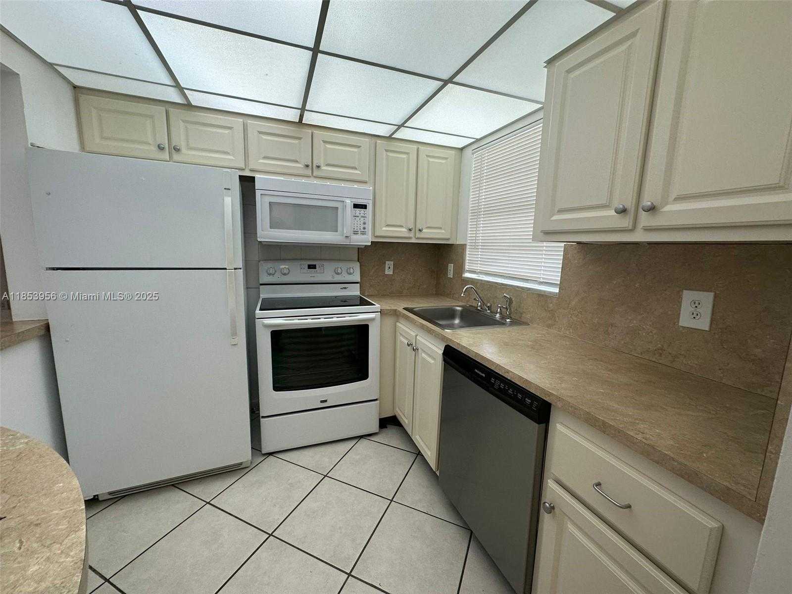 Small Image of 1638 EMBASSY DR #307, West Palm Beach Number 1