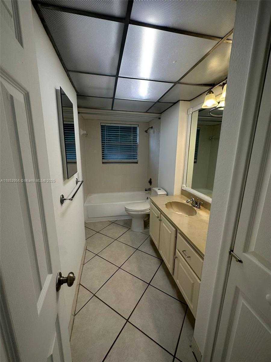 Small Image of 1638 EMBASSY DR #307, West Palm Beach Number 10