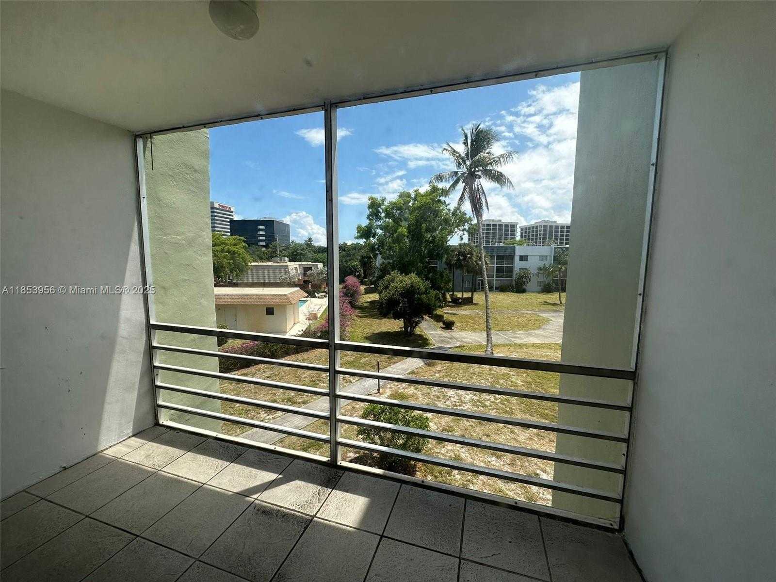 Small Image of 1638 EMBASSY DR #307, West Palm Beach Number 14