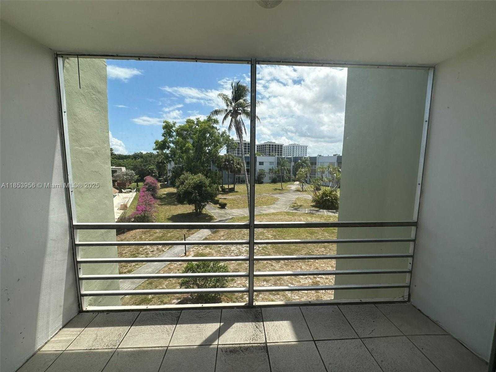 Small Image of 1638 EMBASSY DR #307, West Palm Beach Number 15