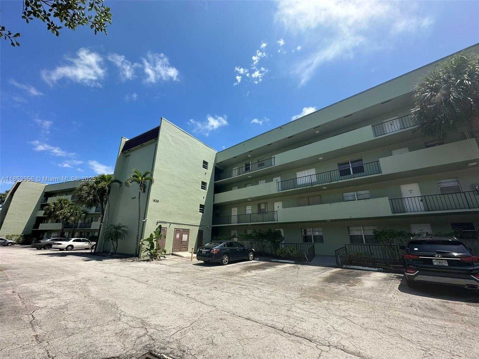 Small Image of 1638 EMBASSY DR #307, West Palm Beach Number 16