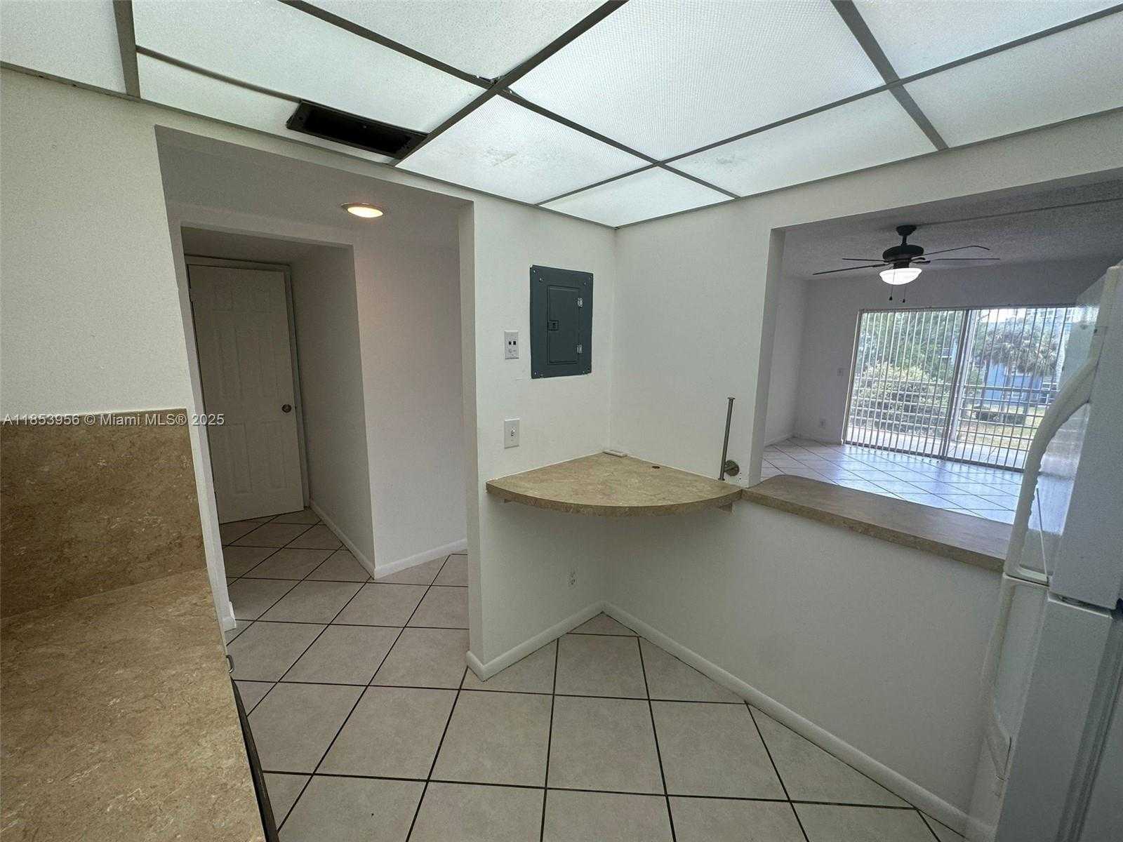 Small Image of 1638 EMBASSY DR #307, West Palm Beach Number 2