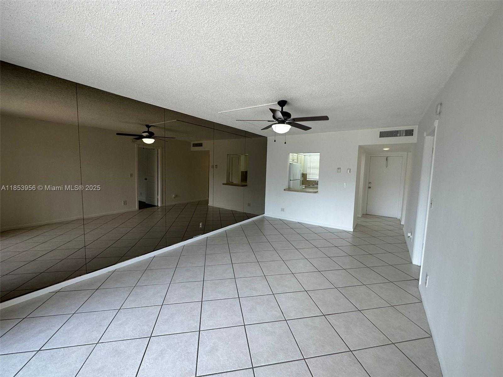 Small Image of 1638 EMBASSY DR #307, West Palm Beach Number 5