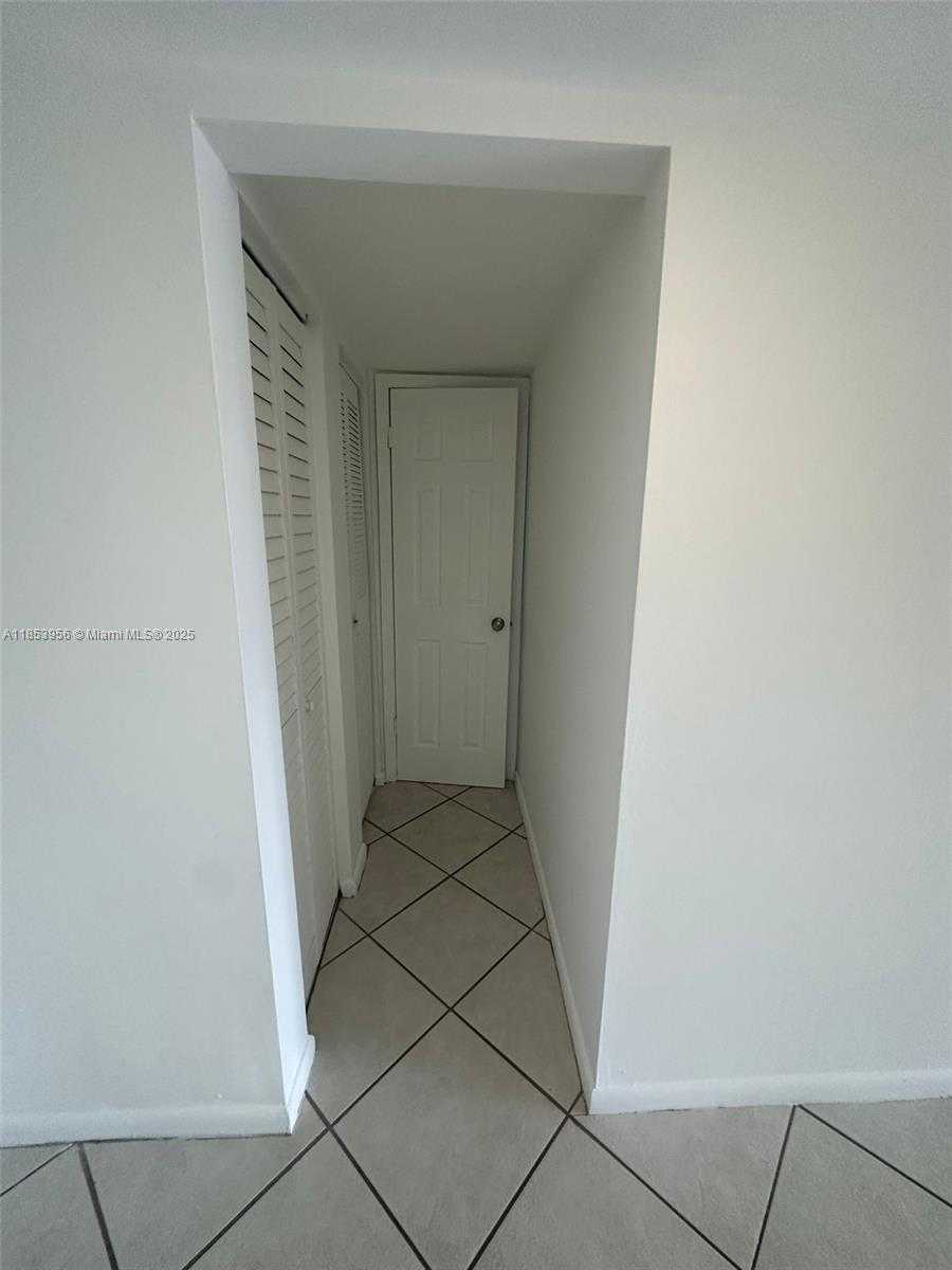 Small Image of 1638 EMBASSY DR #307, West Palm Beach Number 7