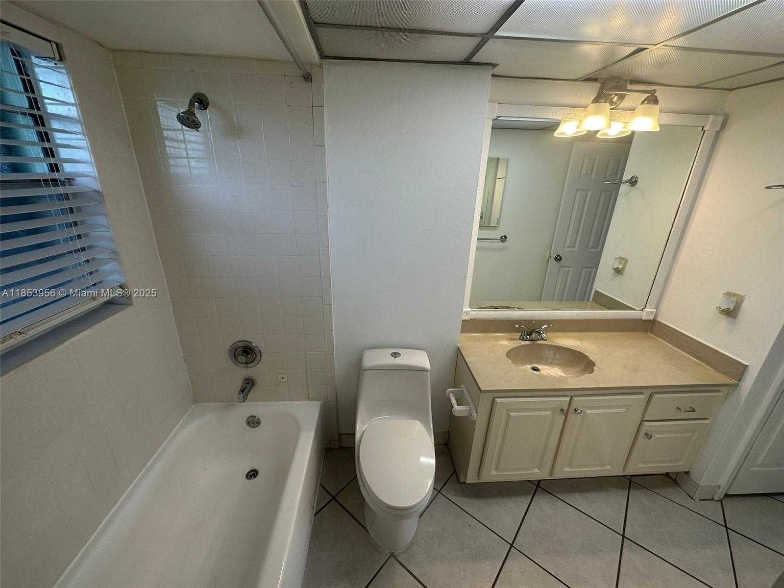 Small Image of 1638 EMBASSY DR #307, West Palm Beach Number 9