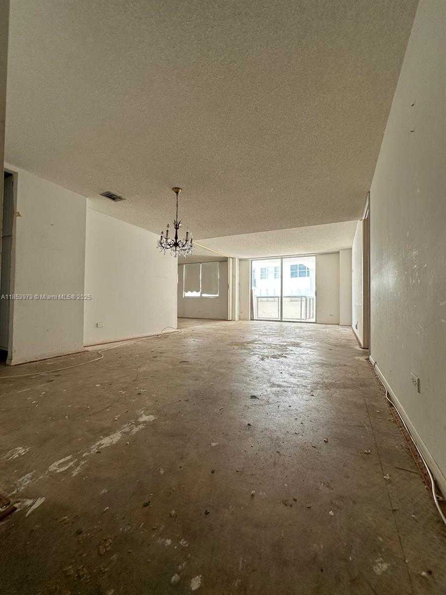 Small Image of 6039 COLLINS AVE #414, Miami Beach Number 10