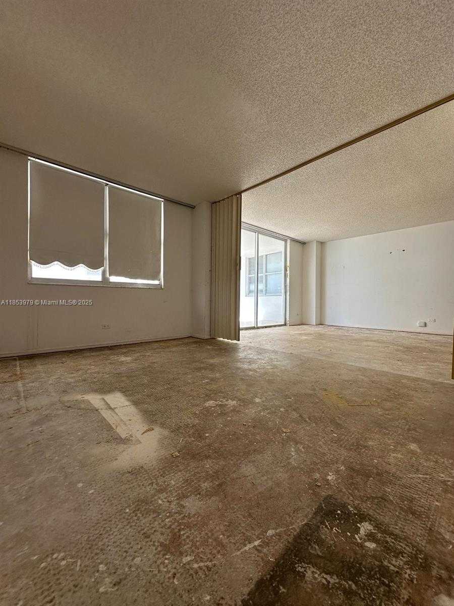 Small Image of 6039 COLLINS AVE #414, Miami Beach Number 11
