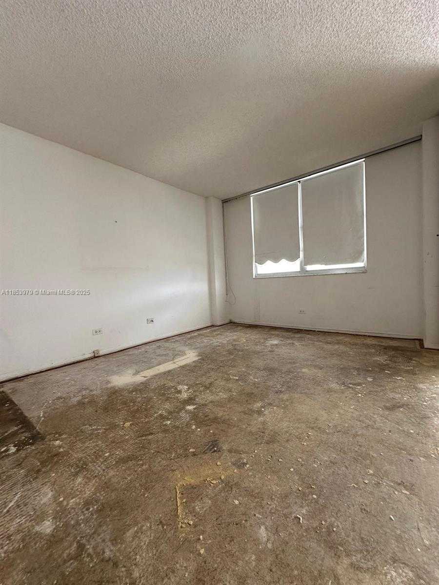Small Image of 6039 COLLINS AVE #414, Miami Beach Number 12