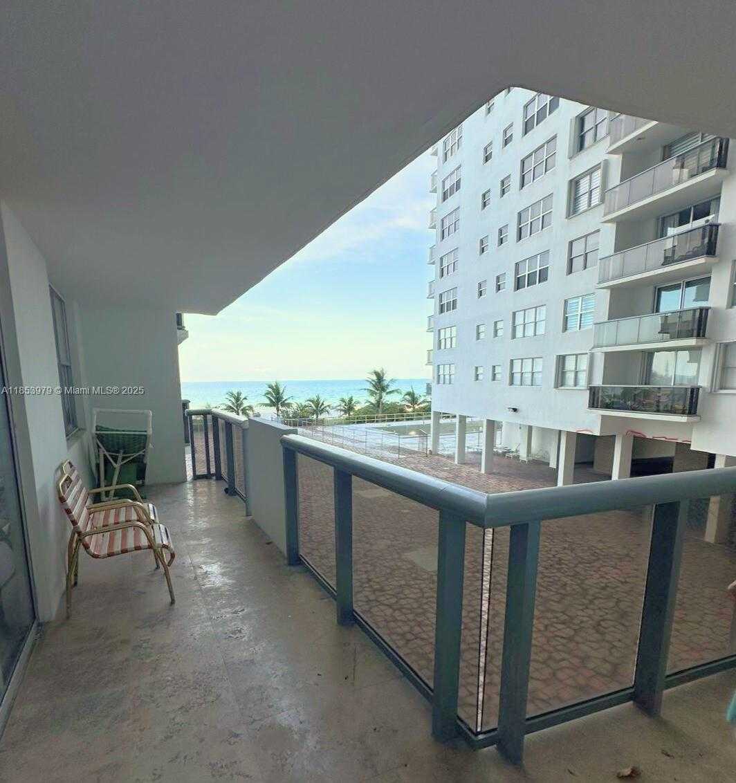 Small Image of 6039 COLLINS AVE #414, Miami Beach Number 2