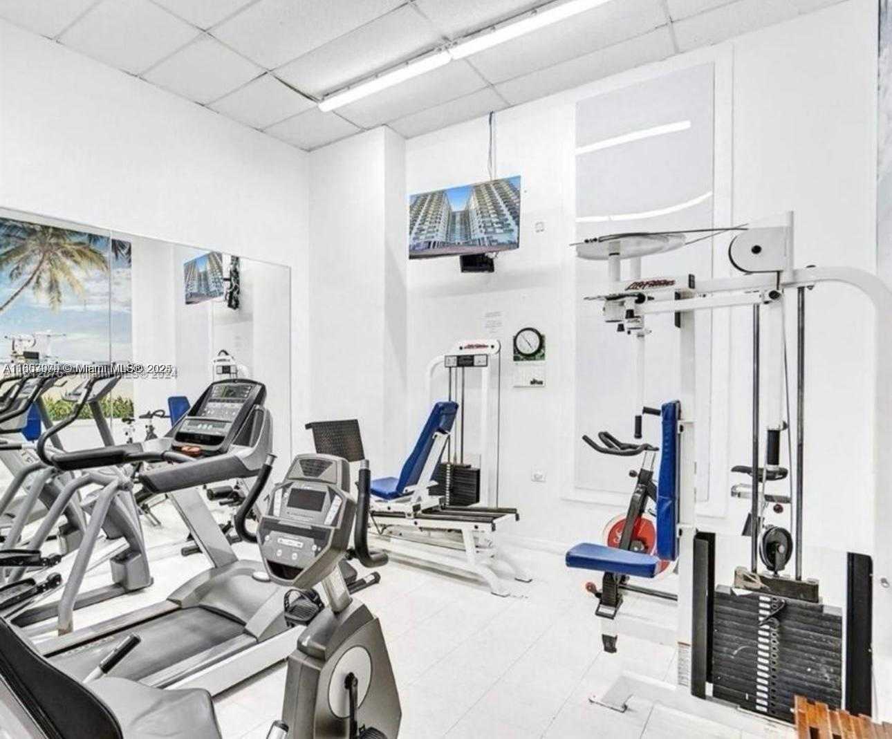 Small Image of 6039 COLLINS AVE #414, Miami Beach Number 27