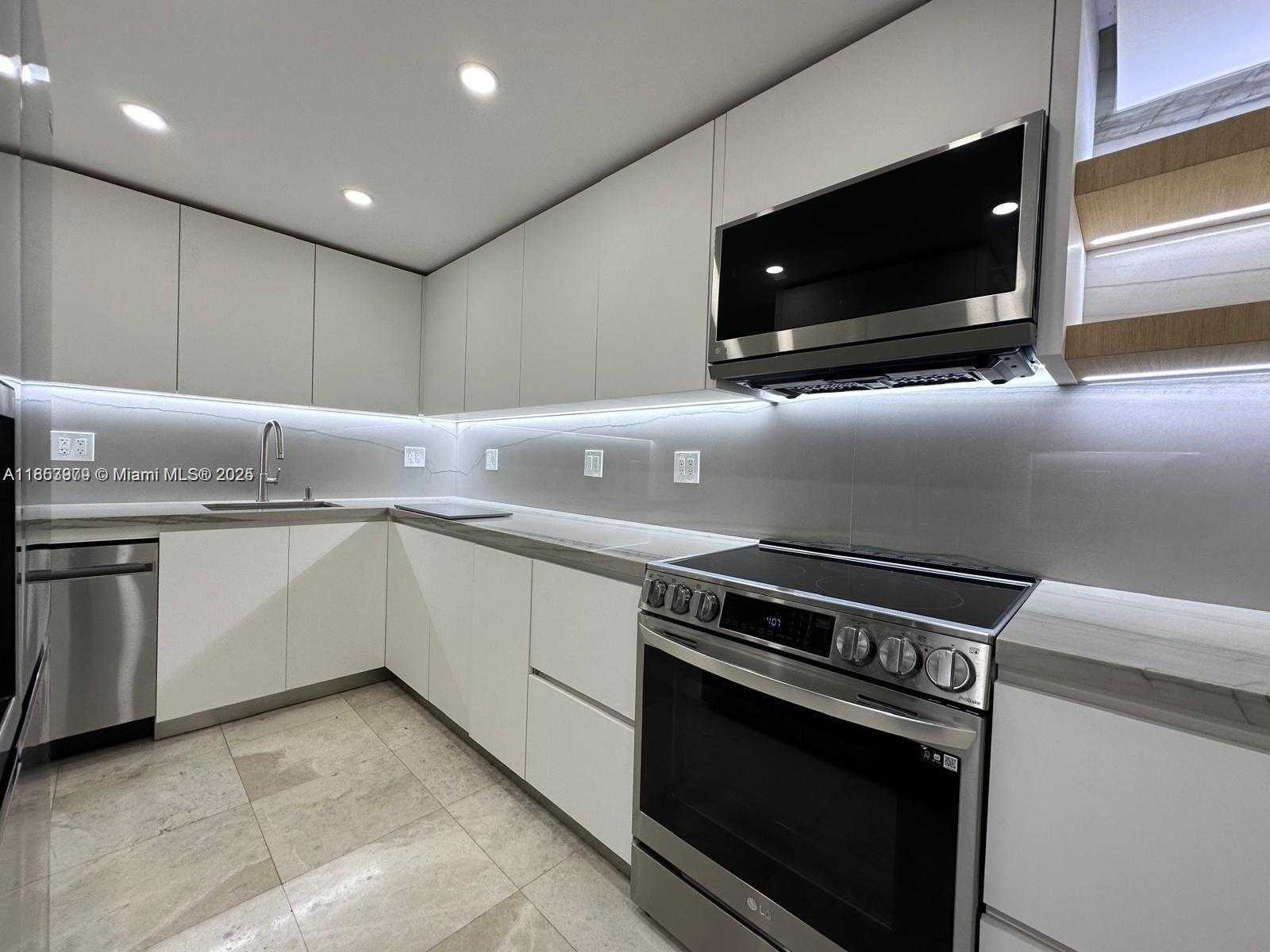 Small Image of 6039 COLLINS AVE #414, Miami Beach Number 31
