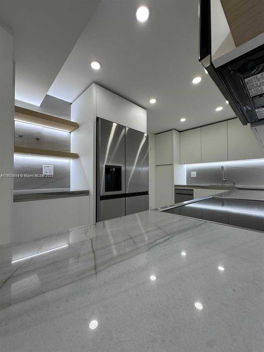 Small Image of 6039 COLLINS AVE #414, Miami Beach Number 32