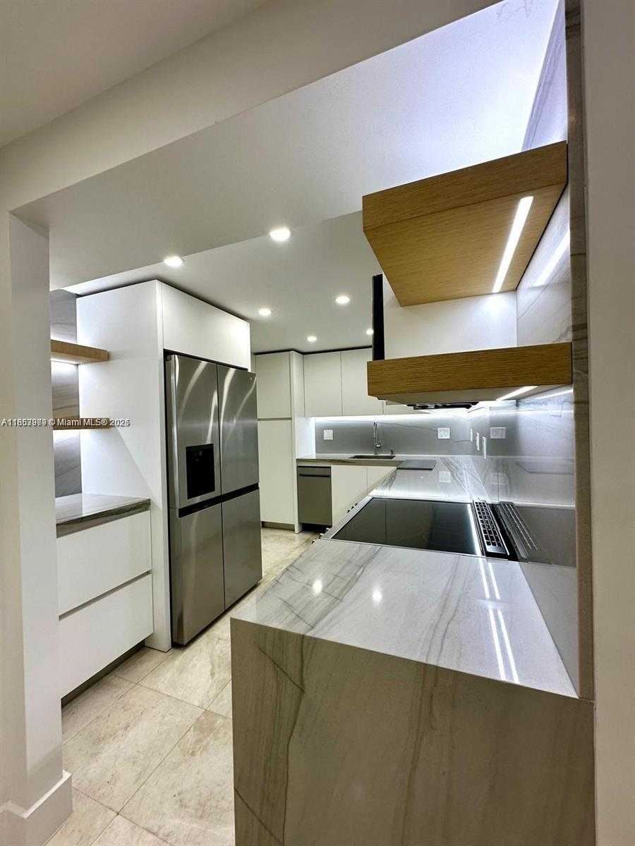 Small Image of 6039 COLLINS AVE #414, Miami Beach Number 33