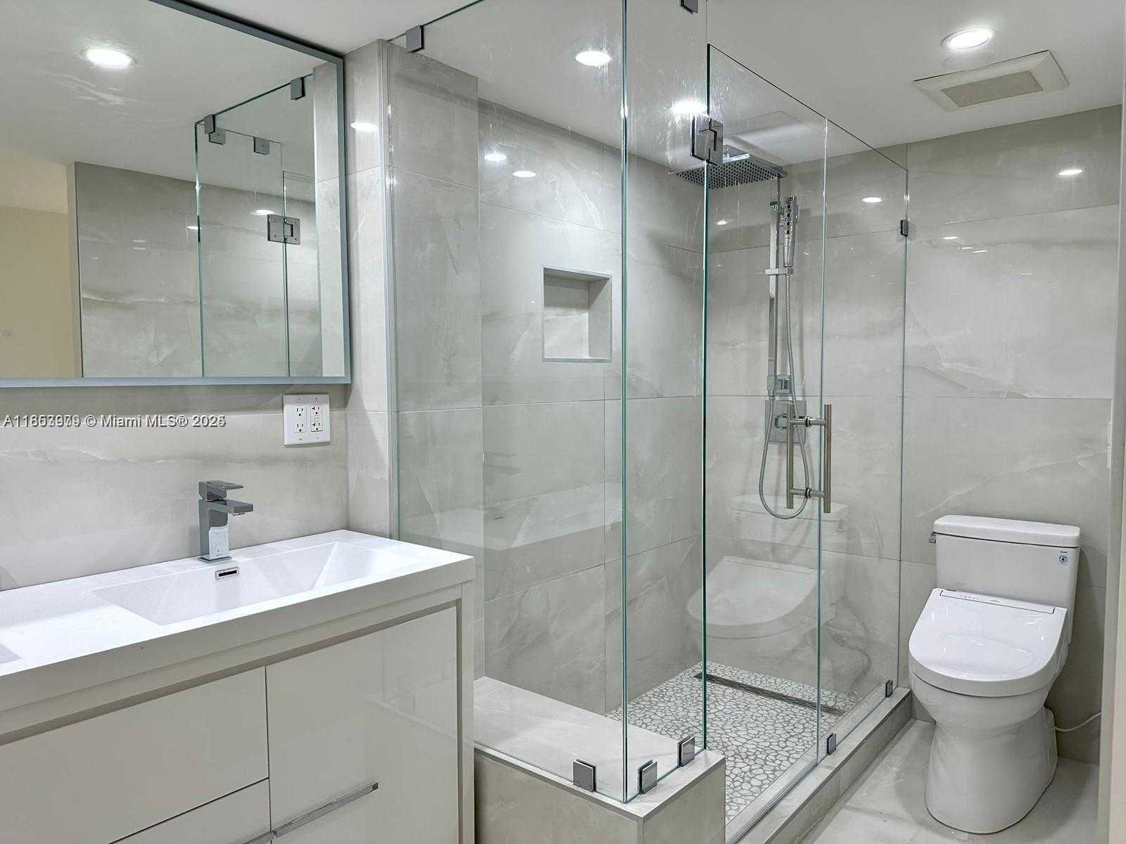 Small Image of 6039 COLLINS AVE #414, Miami Beach Number 34