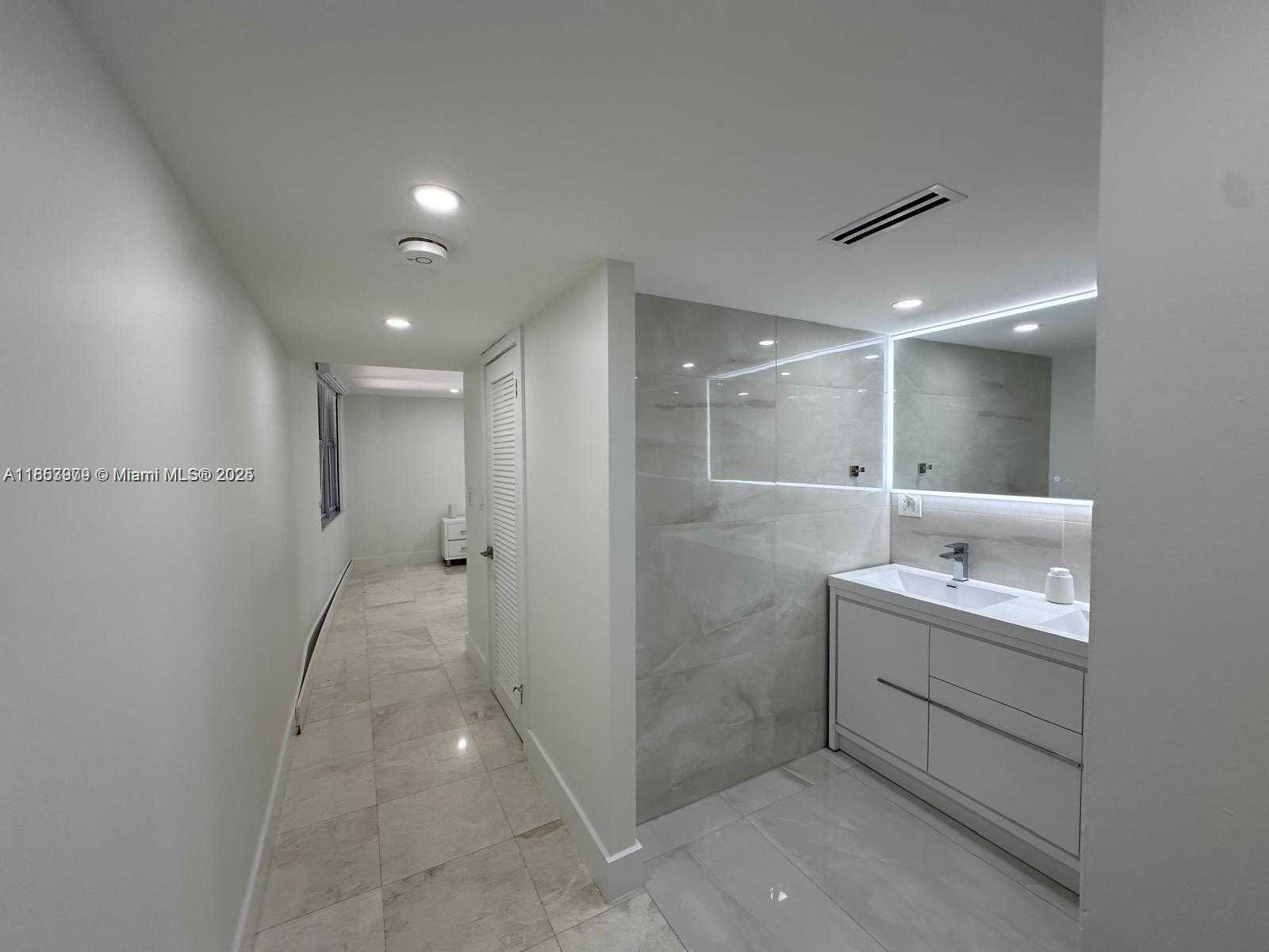Small Image of 6039 COLLINS AVE #414, Miami Beach Number 35