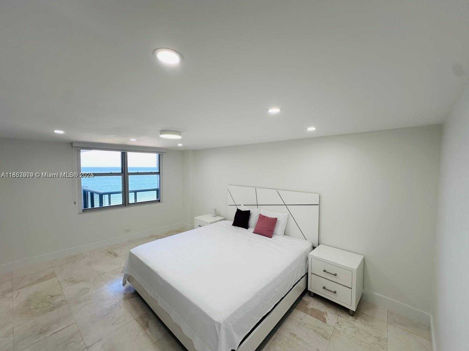 Small Image of 6039 COLLINS AVE #414, Miami Beach Number 37