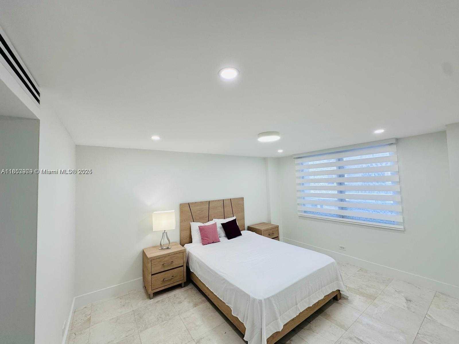Small Image of 6039 COLLINS AVE #414, Miami Beach Number 40
