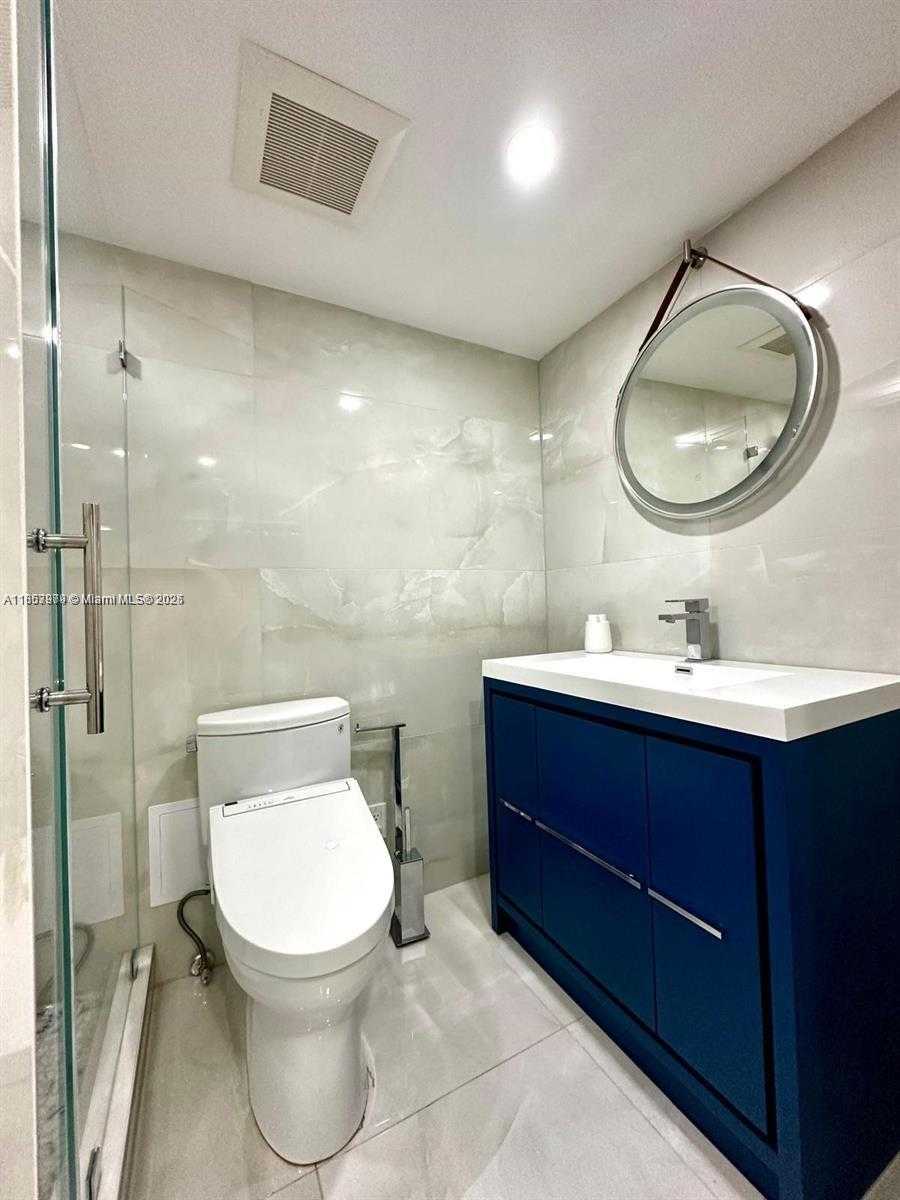 Small Image of 6039 COLLINS AVE #414, Miami Beach Number 42