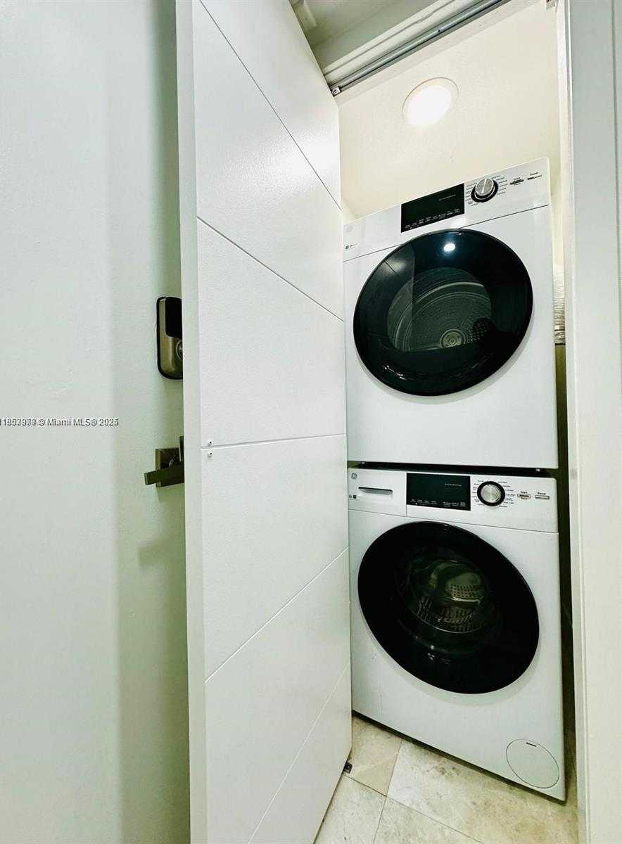Small Image of 6039 COLLINS AVE #414, Miami Beach Number 43
