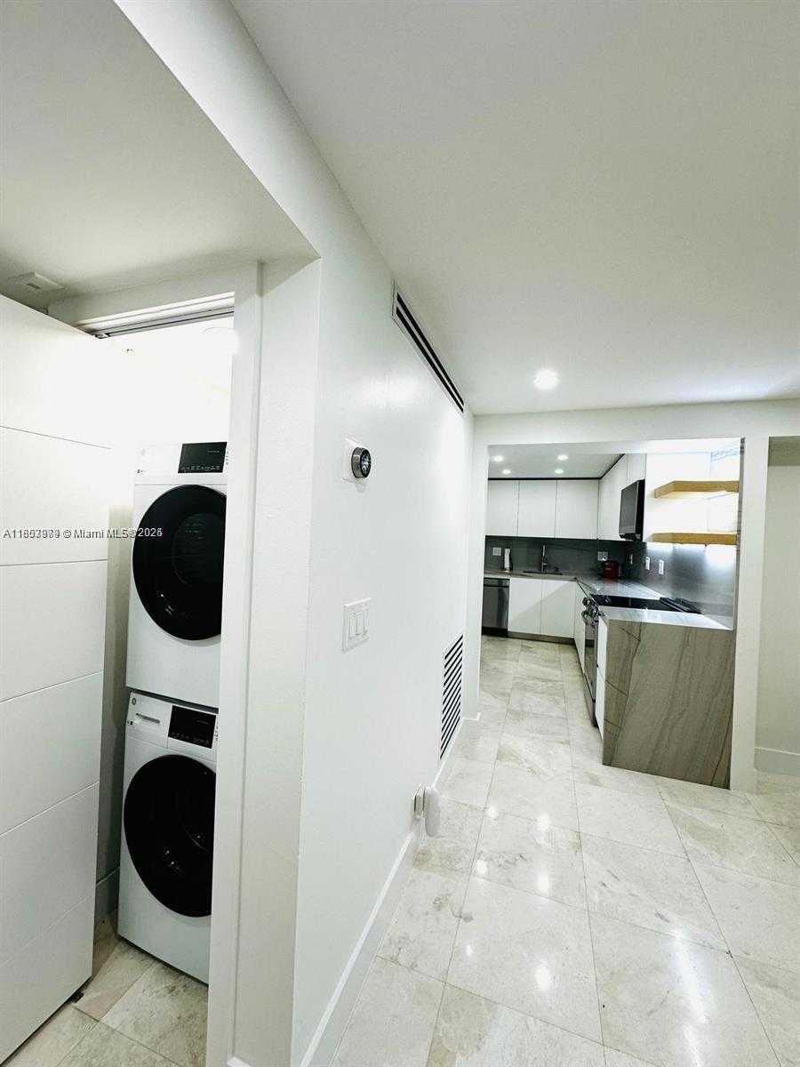Small Image of 6039 COLLINS AVE #414, Miami Beach Number 44