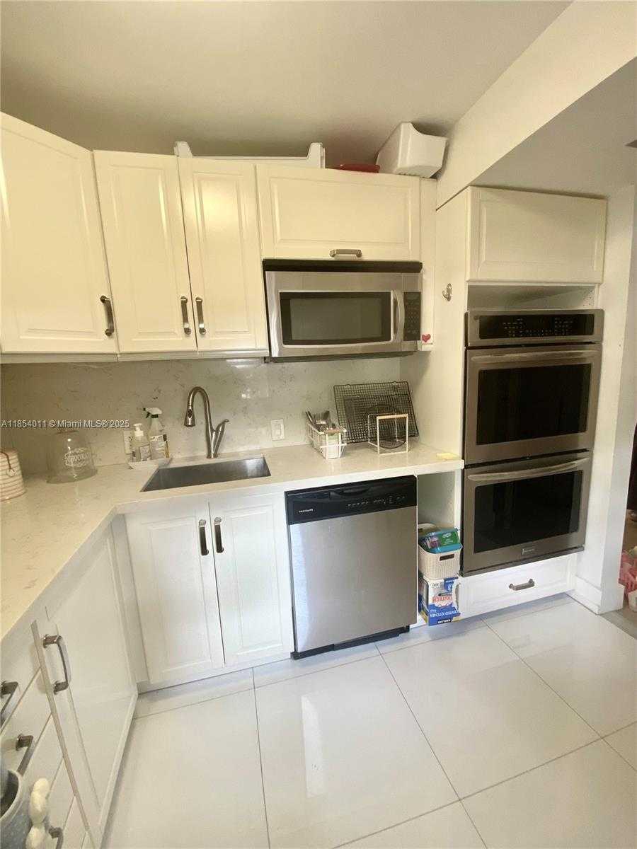 Small Image of 3301 NORTH COUNTRY CLUB DR #112, Aventura Number 10