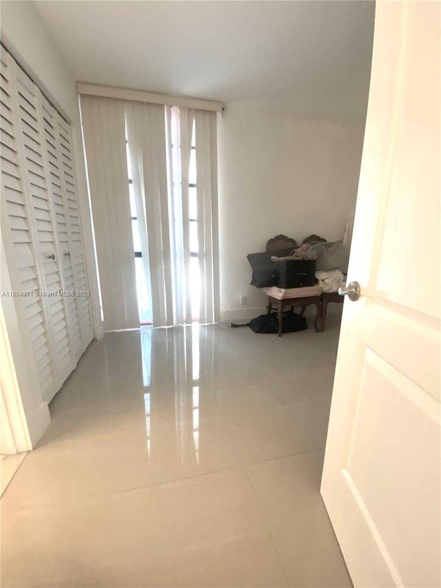 Small Image of 3301 NORTH COUNTRY CLUB DR #112, Aventura Number 12