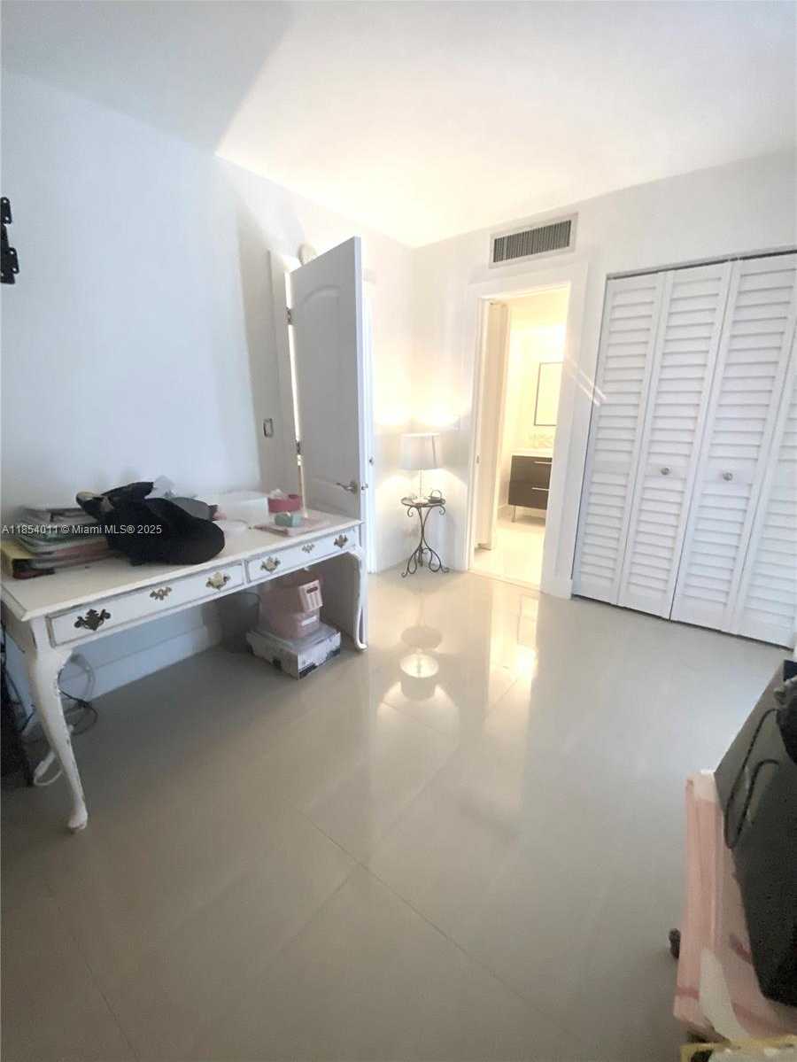Small Image of 3301 NORTH COUNTRY CLUB DR #112, Aventura Number 13